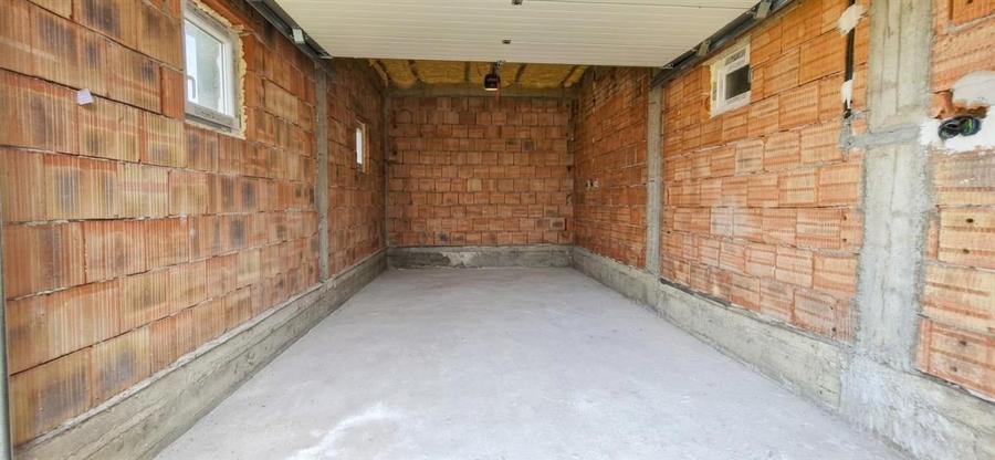 Casă cu 5 camere cu Teren 500 Mp în Nojorid