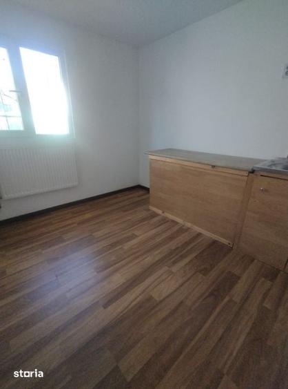 Casă cu 3 camere decomandat cu Teren 500 Mp în Central