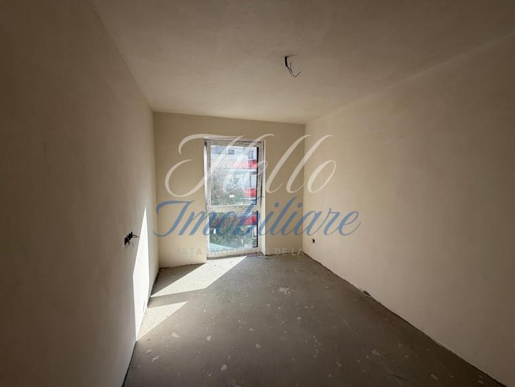 Apartament cu 3 camere semidecomandat în Zorilor