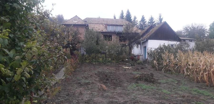 Casă cu 4 camere în Ceuaș