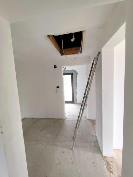 Casă cu 4 camere în Sânandrei