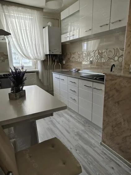 Apartament cu 2 camere semidecomandat în Ostroveni