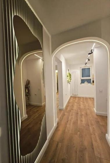 Apartament cu 2 camere decomandat, mobilat în Victoriei