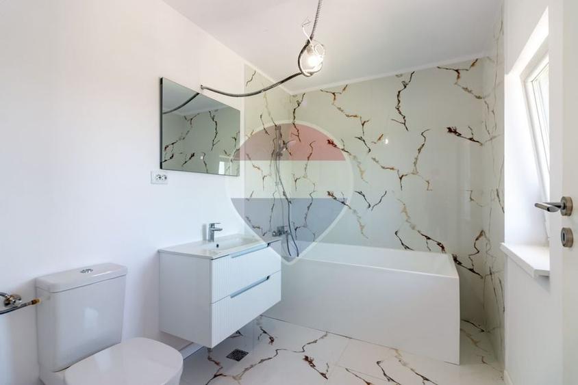 Casă individuală cu 4 camere cu Teren 450 Mp în Săbăreni