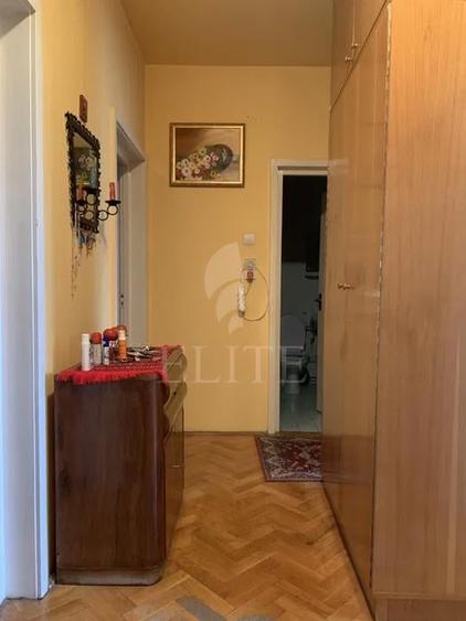 Apartament cu 3 camere decomandat, mobilat în Central