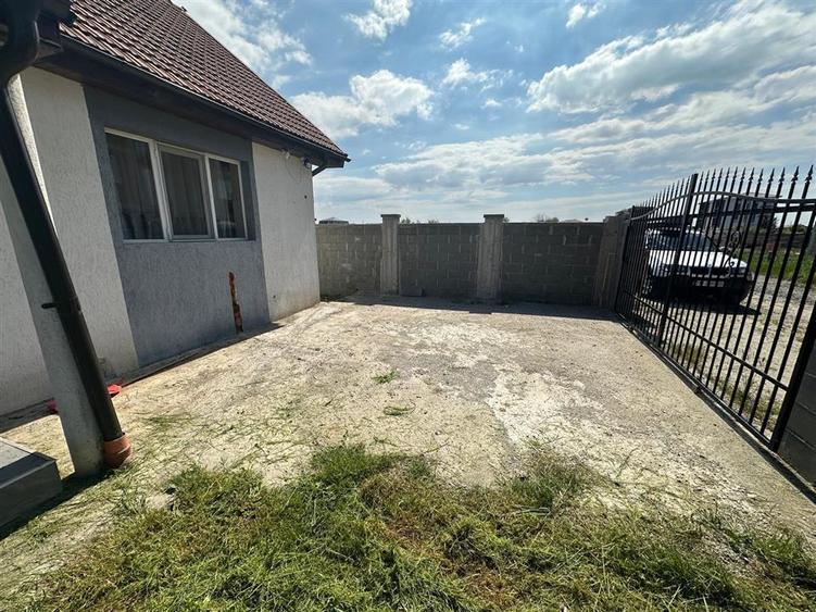 Casă cu 4 camere cu Teren 365 Mp în Exterior Sud