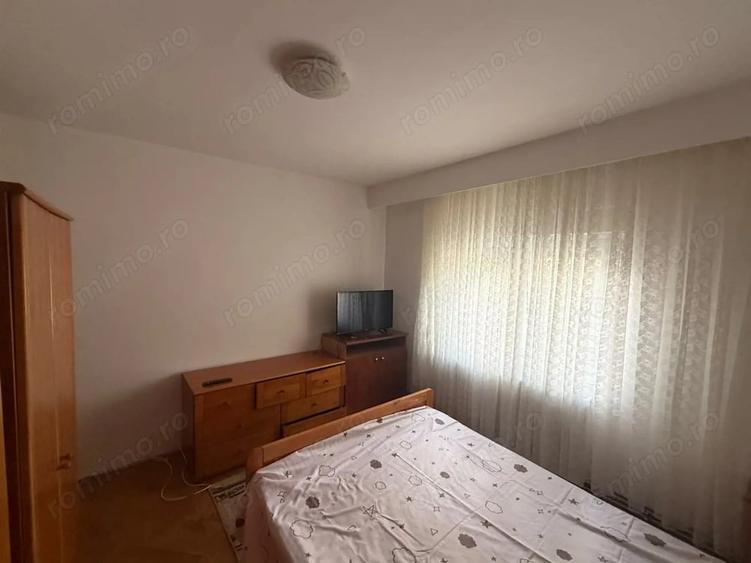 Apartament cu 2 camere decomandat în Polivalentă