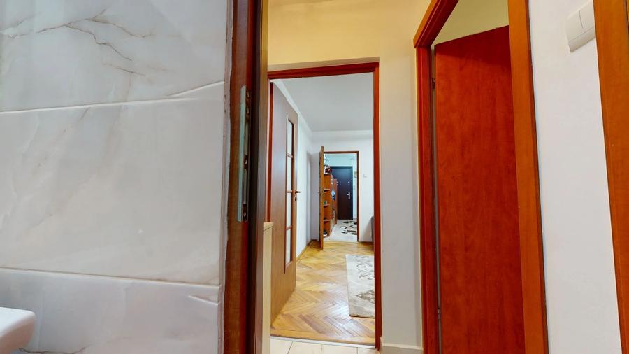 Apartament cu 3 camere semidecomandat în Gemenii