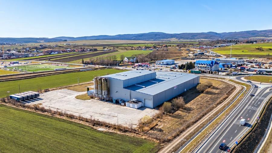 Spațiu industrial, de 5,700 mp, în Arcuș