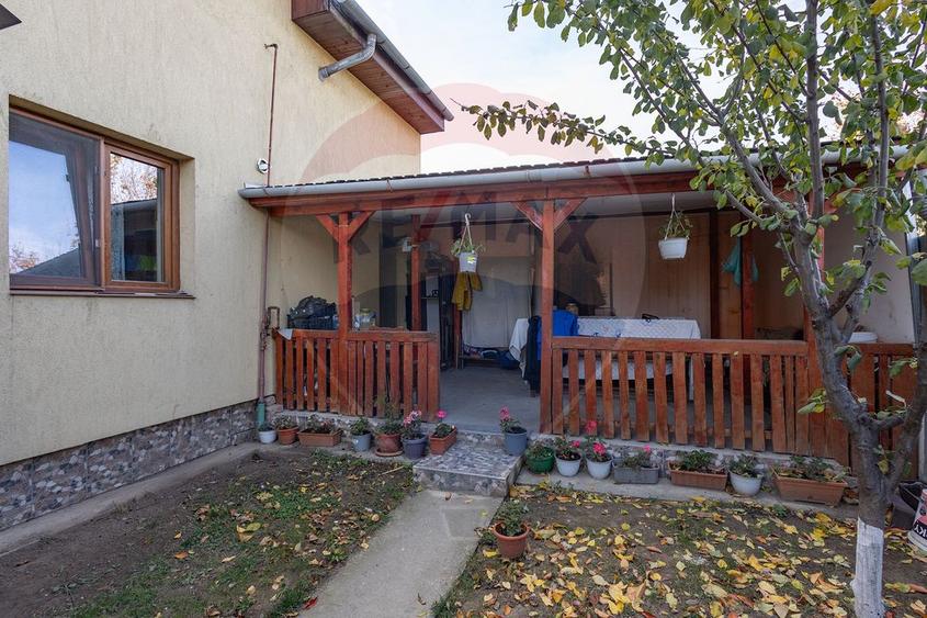 Casă individuală cu 6 camere cu Teren 266 Mp în Șagului