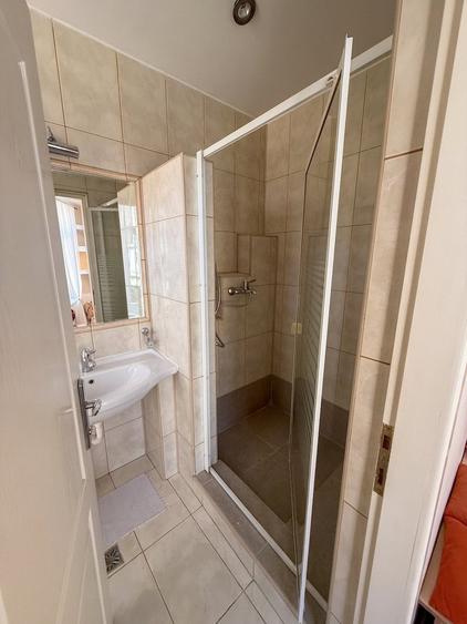 Apartament cu 3 camere semidecomandat, mobilat în Armeneasca