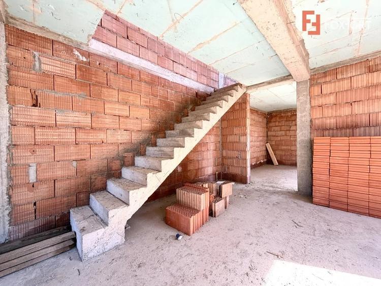Casă cu 5 camere cu Teren 360 Mp în Sânandrei