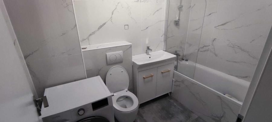 Apartament cu 3 camere semidecomandat în Florești