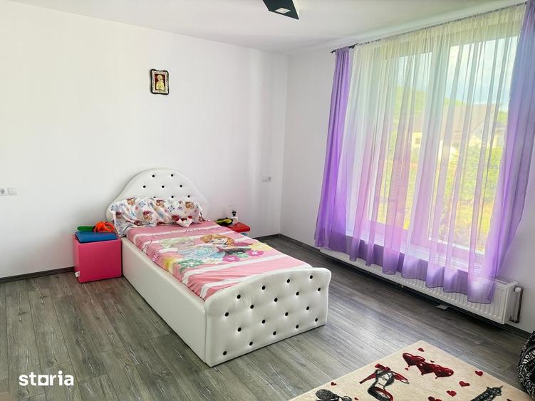 Casă cu 5 camere cu Teren 535 Mp în Aninoasa