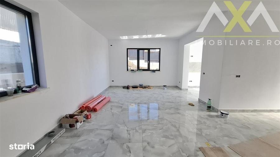 Casă cu 4 camere în Uricani