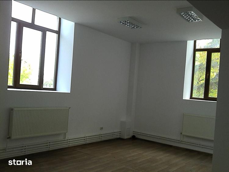 Spațiu comercial, de 450 mp, în Central