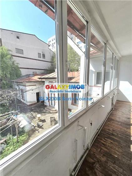 Casă cu 14 camere cu Teren 400 Mp în Baba Novac