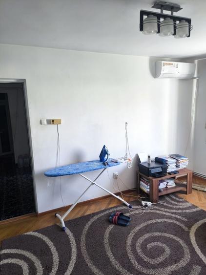 Apartament cu 3 camere semidecomandat în Hipodrom