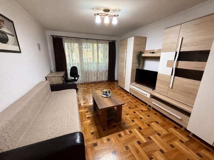 Apartament cu 3 camere decomandat în 7 Noiembrie
