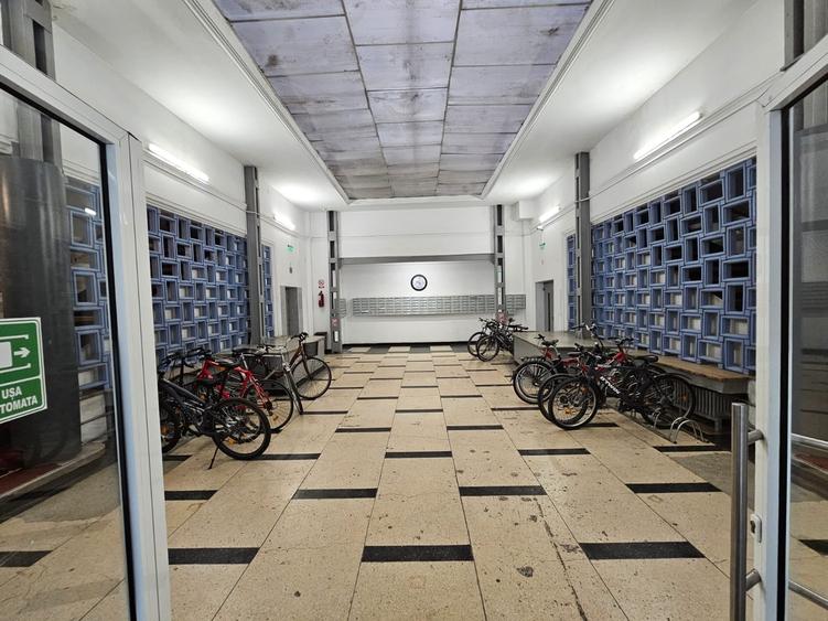 Apartament cu 3 camere semidecomandat în Națiunile Unite