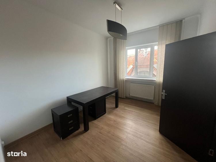 Apartament cu 4 camere în Victoriei