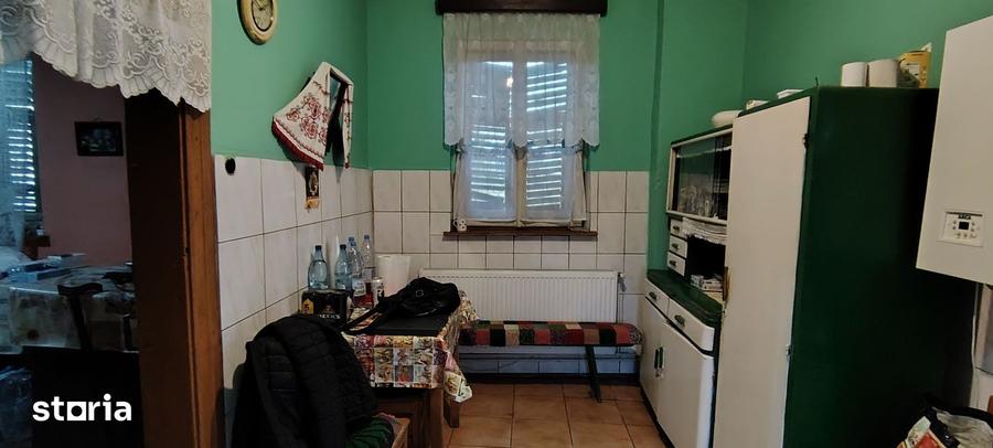 Casă cu 5 camere cu Teren 2530 Mp în Central