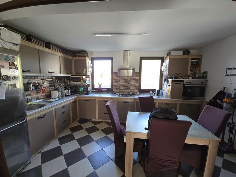 Casă individuală cu 5 camere cu Canalizare în Berceni