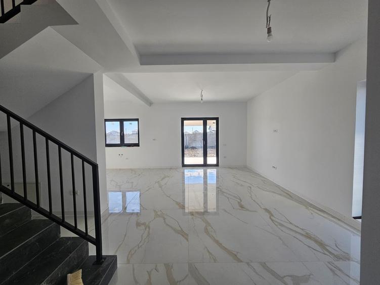 Duplex cu 3 camere cu Teren 365 Mp în Moșnița Veche