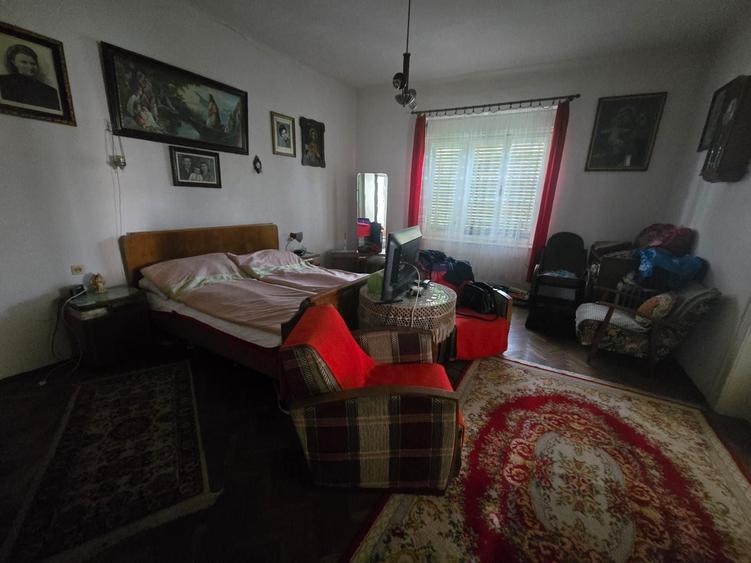 Casă cu 4 camere în Central