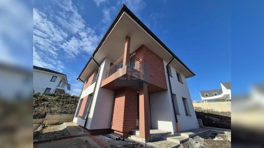 Casă cu 4 camere cu Canalizare în Dezmir