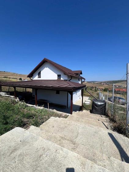 Casă cu 3 camere în Câmpenești