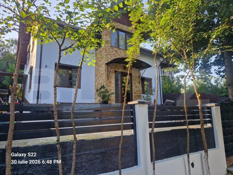 Casă individuală cu 6 camere cu Garaj în Moreni