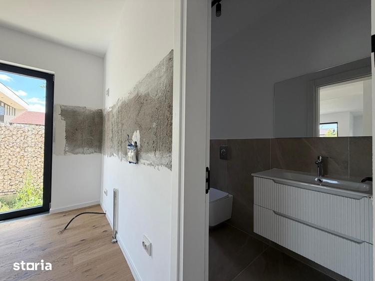 Casă cu 5 camere cu Teren 410 Mp în Corbeanca