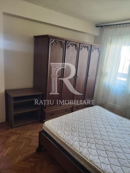Apartament cu 3 camere decomandat, mobilat în Cetății