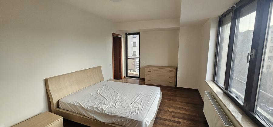 Apartament cu 4 camere decomandat în Barbu Văcărescu