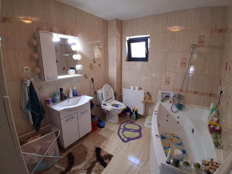 Duplex cu 4 camere cu Canalizare în Valea Lupului