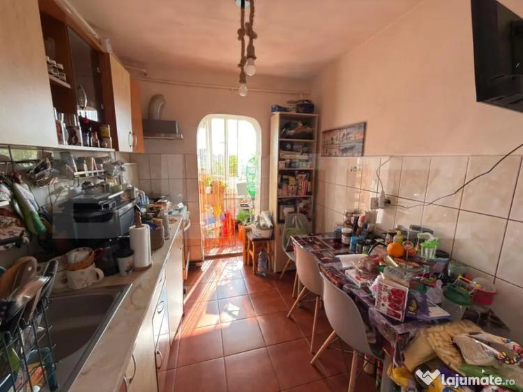 Apartament cu 3 camere decomandat în Peneș Curcanul