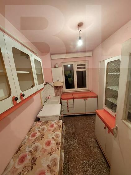 Apartament cu 3 camere semidecomandat, mobilat în Lugoj