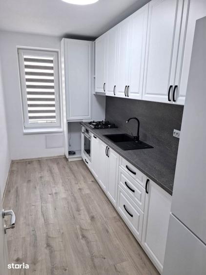 Apartament cu 6 camere decomandat în Central