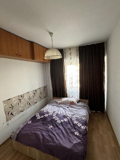 Apartament cu 3 camere decomandat, mobilat în Central