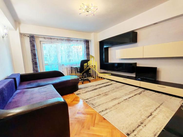 Apartament cu 3 camere decomandat, mobilat în Semicentral