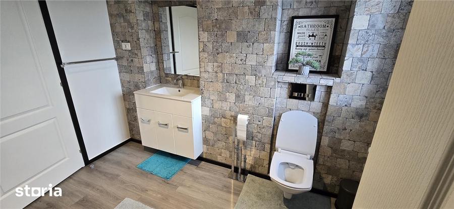 Casă cu 8 camere cu Teren 2000 Mp în Poșta Câlnău
