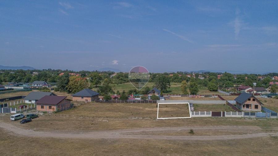 Teren Construcții intravilan de 600 mp, în Cărpiniș