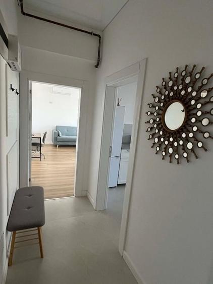 Apartament cu 2 camere decomandat, mobilat în Far