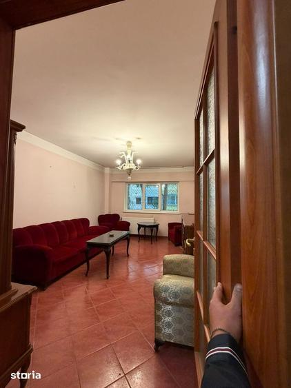 Apartament cu 3 camere decomandat în Tei