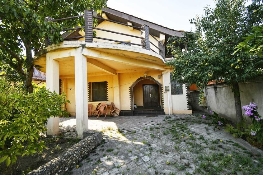 Casă cu 4 camere cu Teren 800 Mp în Leamna de Jos