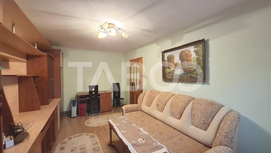 Apartament cu 3 camere decomandat, mobilat în Valea Aurie