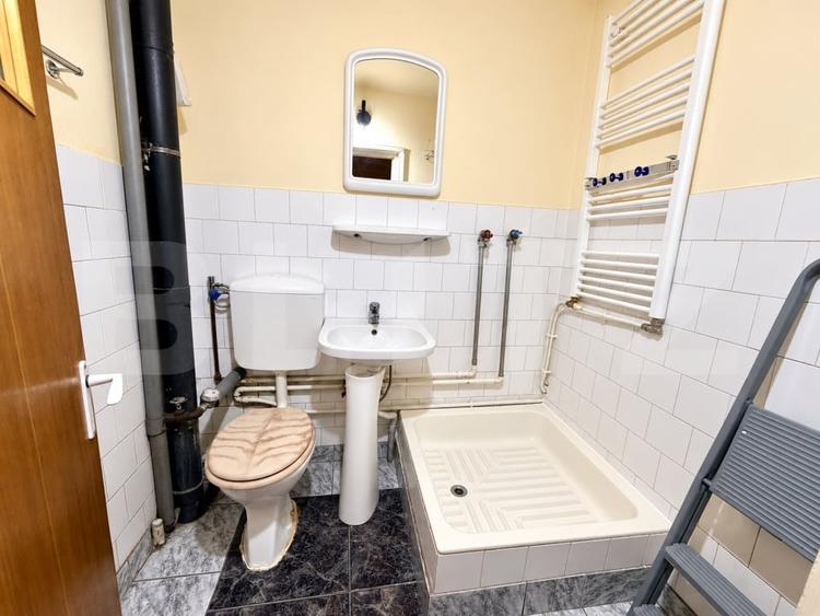 Apartament cu 4 camere decomandat în Cetate