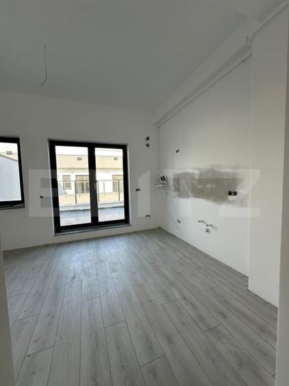 Penthouse cu 2 camere decomandat în Independenței