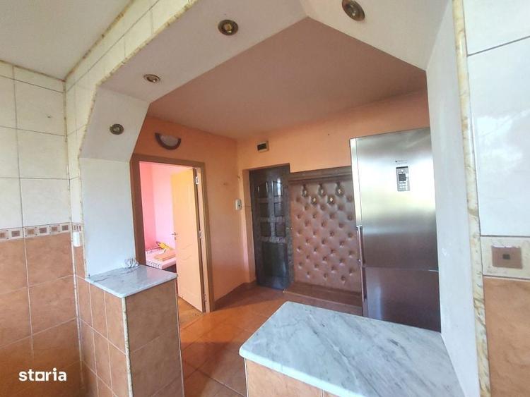 Apartament cu 3 camere semidecomandat în Titulescu